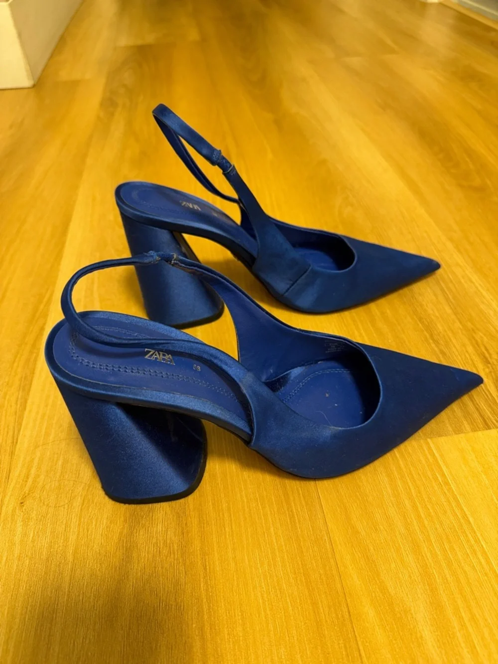 Zara Royal Blue Pointed Toe Slingback Pumps - Picture 2 of 3